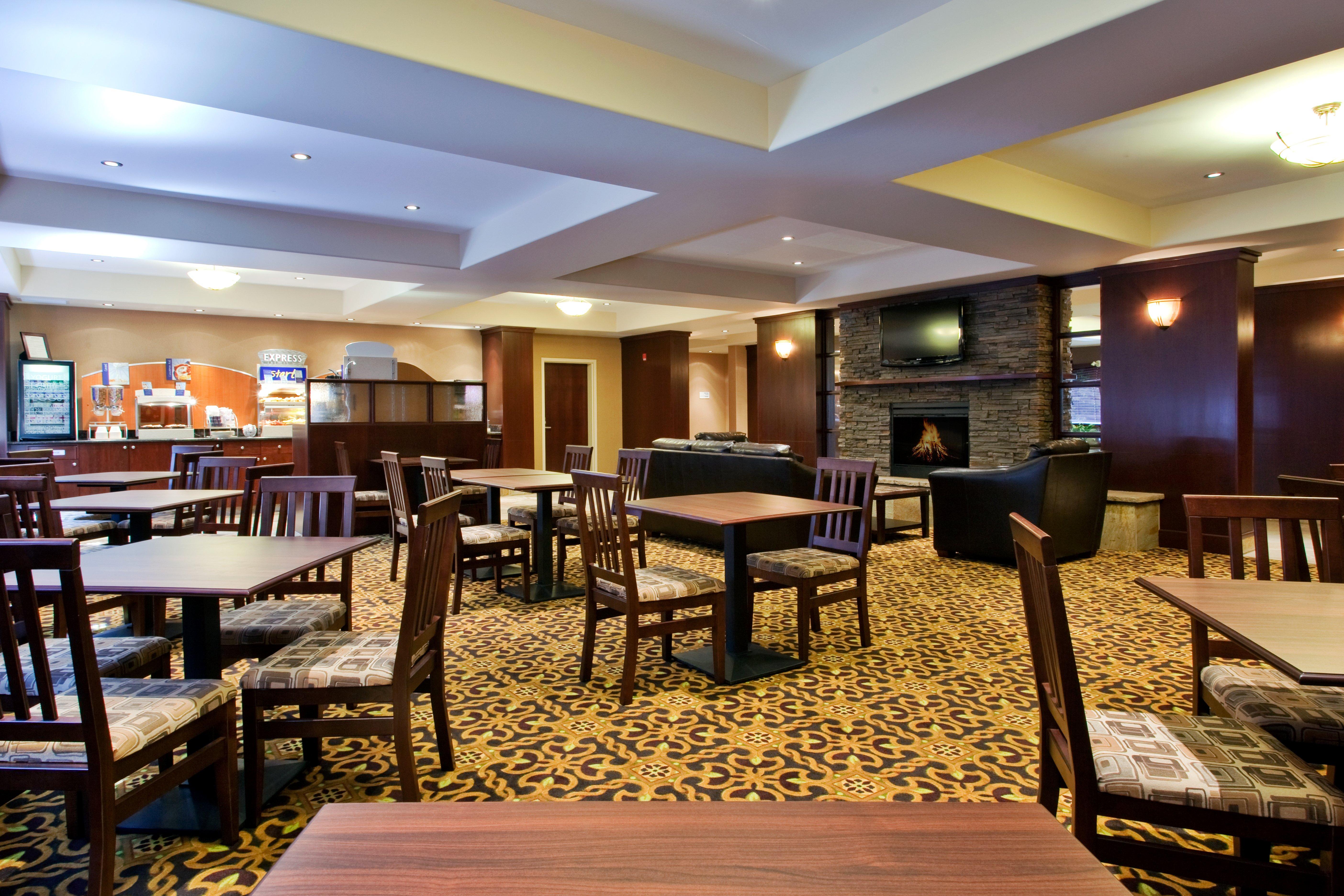 Holiday Inn Express & Suites Whitecourt By Ihg Zewnętrze zdjęcie