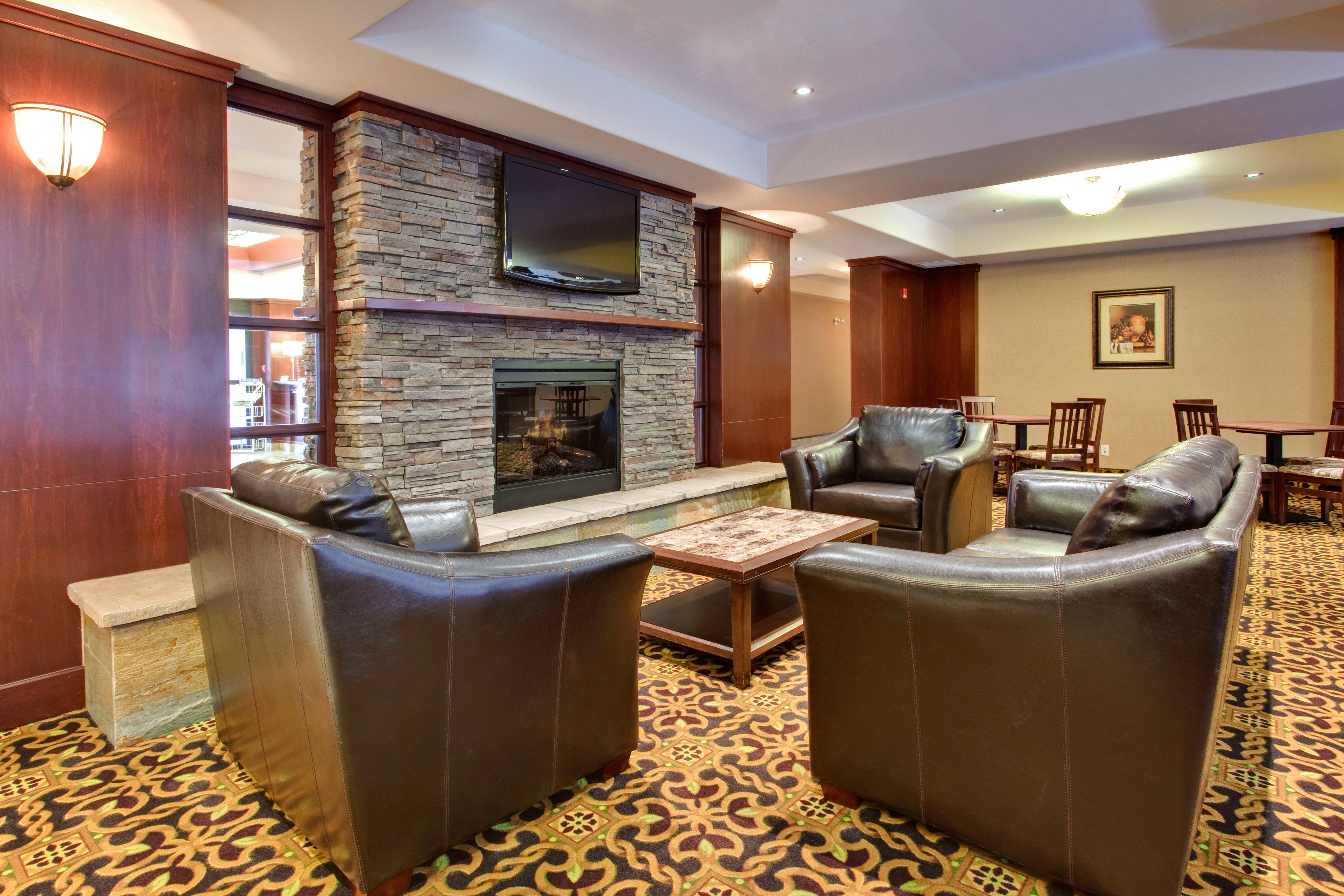 Holiday Inn Express & Suites Whitecourt By Ihg Zewnętrze zdjęcie