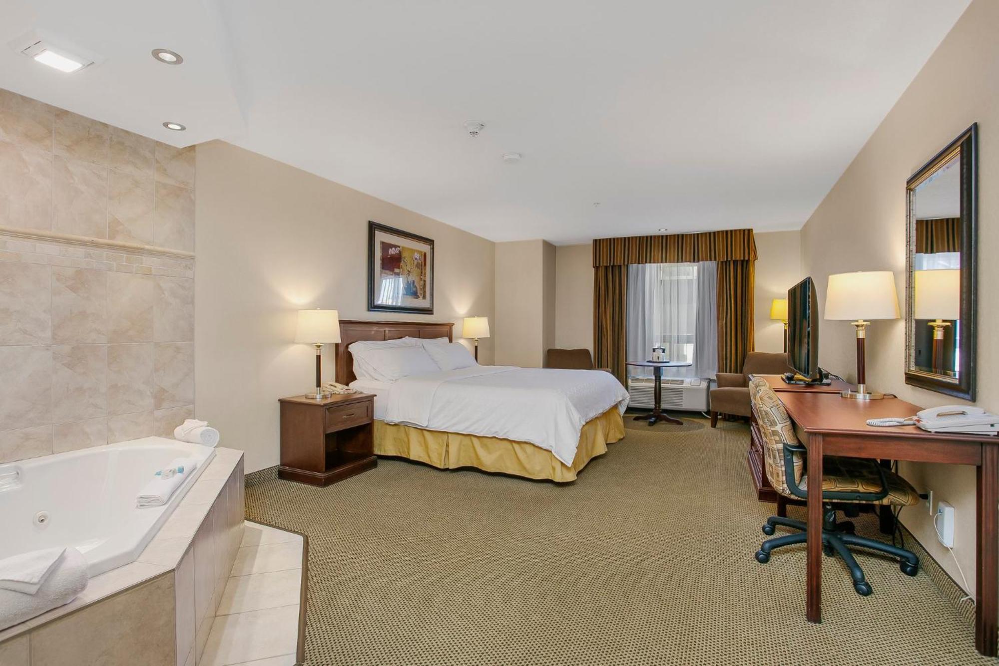 Holiday Inn Express & Suites Whitecourt By Ihg Zewnętrze zdjęcie