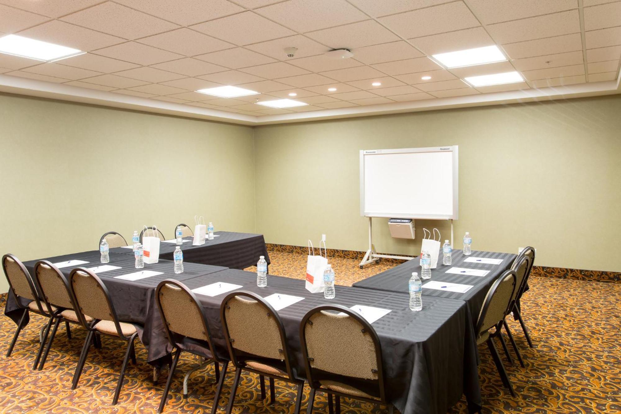 Holiday Inn Express & Suites Whitecourt By Ihg Zewnętrze zdjęcie