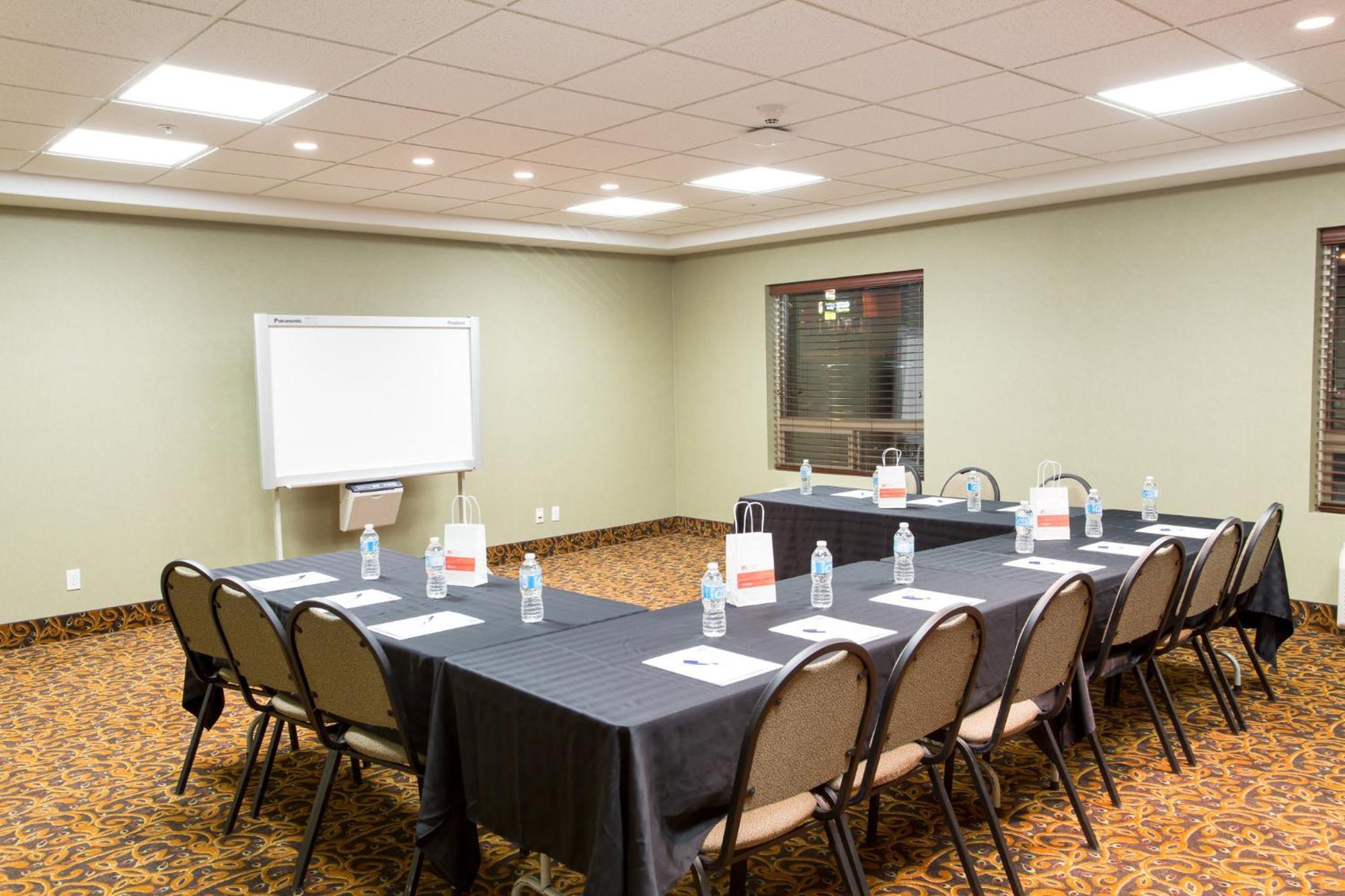 Holiday Inn Express & Suites Whitecourt By Ihg Zewnętrze zdjęcie