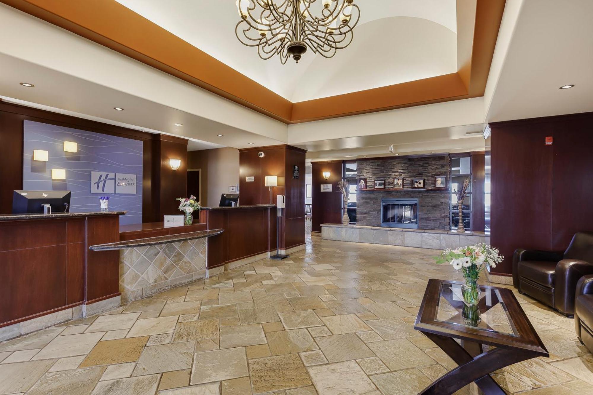 Holiday Inn Express & Suites Whitecourt By Ihg Zewnętrze zdjęcie