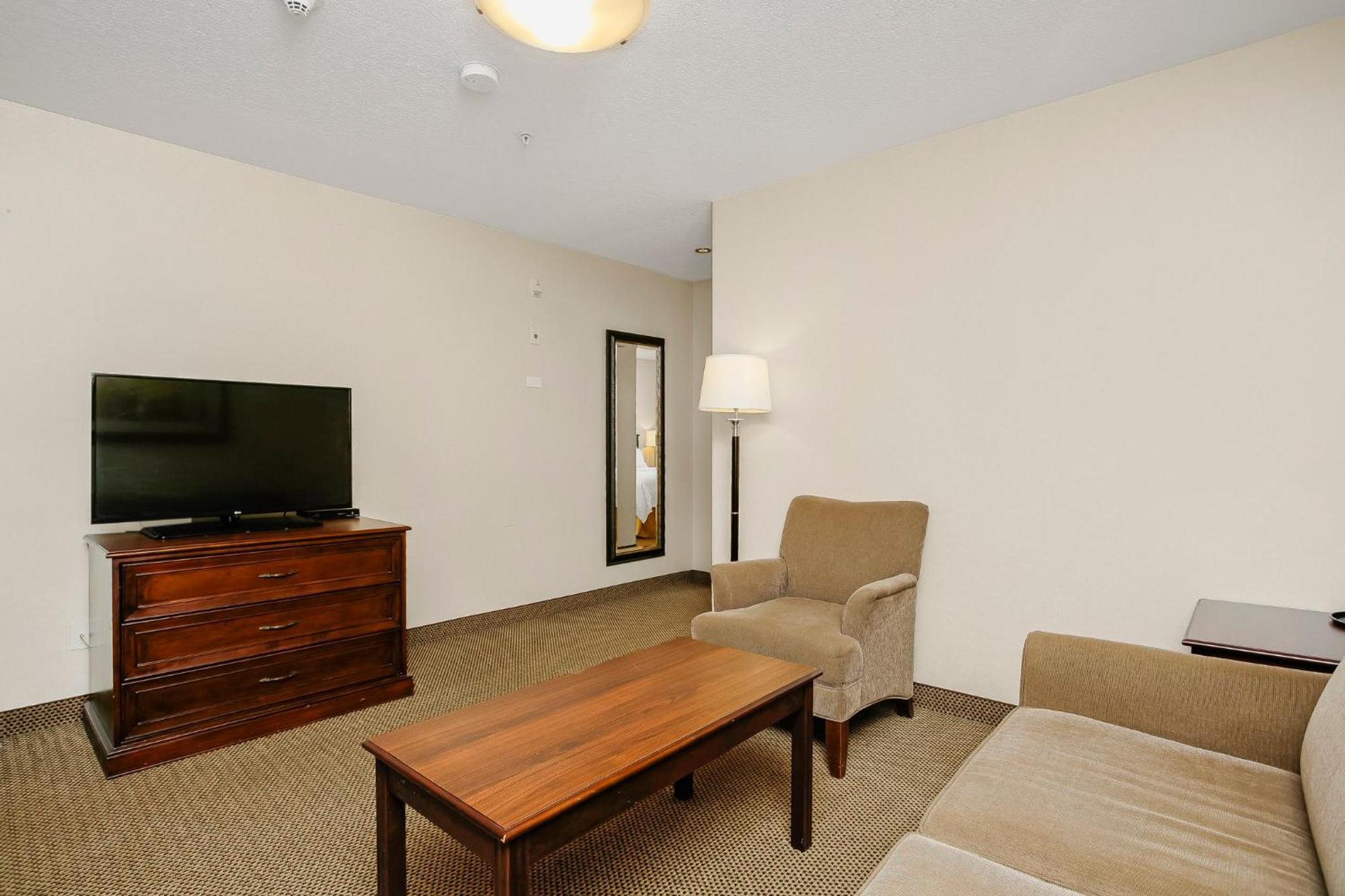 Holiday Inn Express & Suites Whitecourt By Ihg Zewnętrze zdjęcie