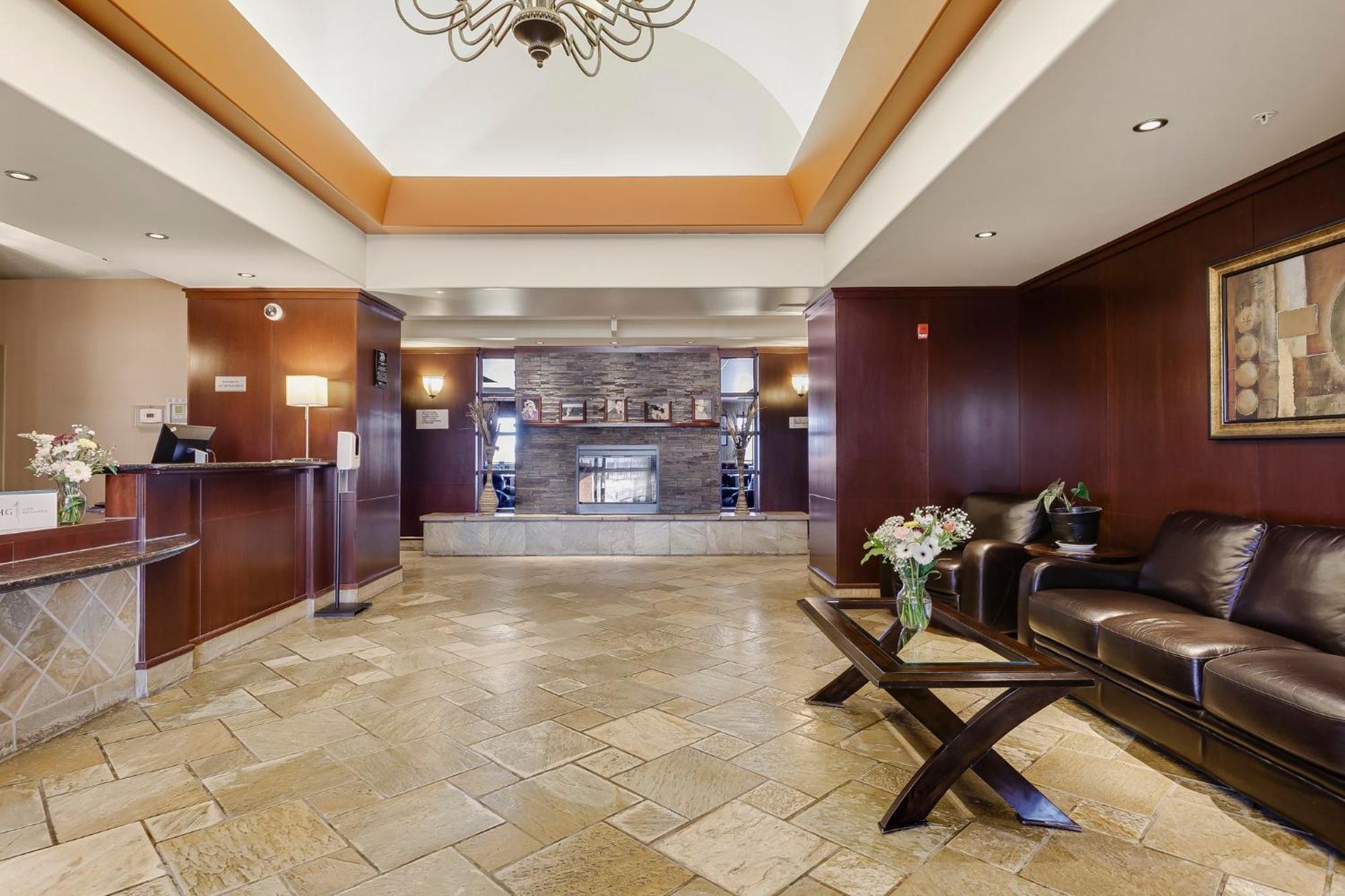 Holiday Inn Express & Suites Whitecourt By Ihg Zewnętrze zdjęcie