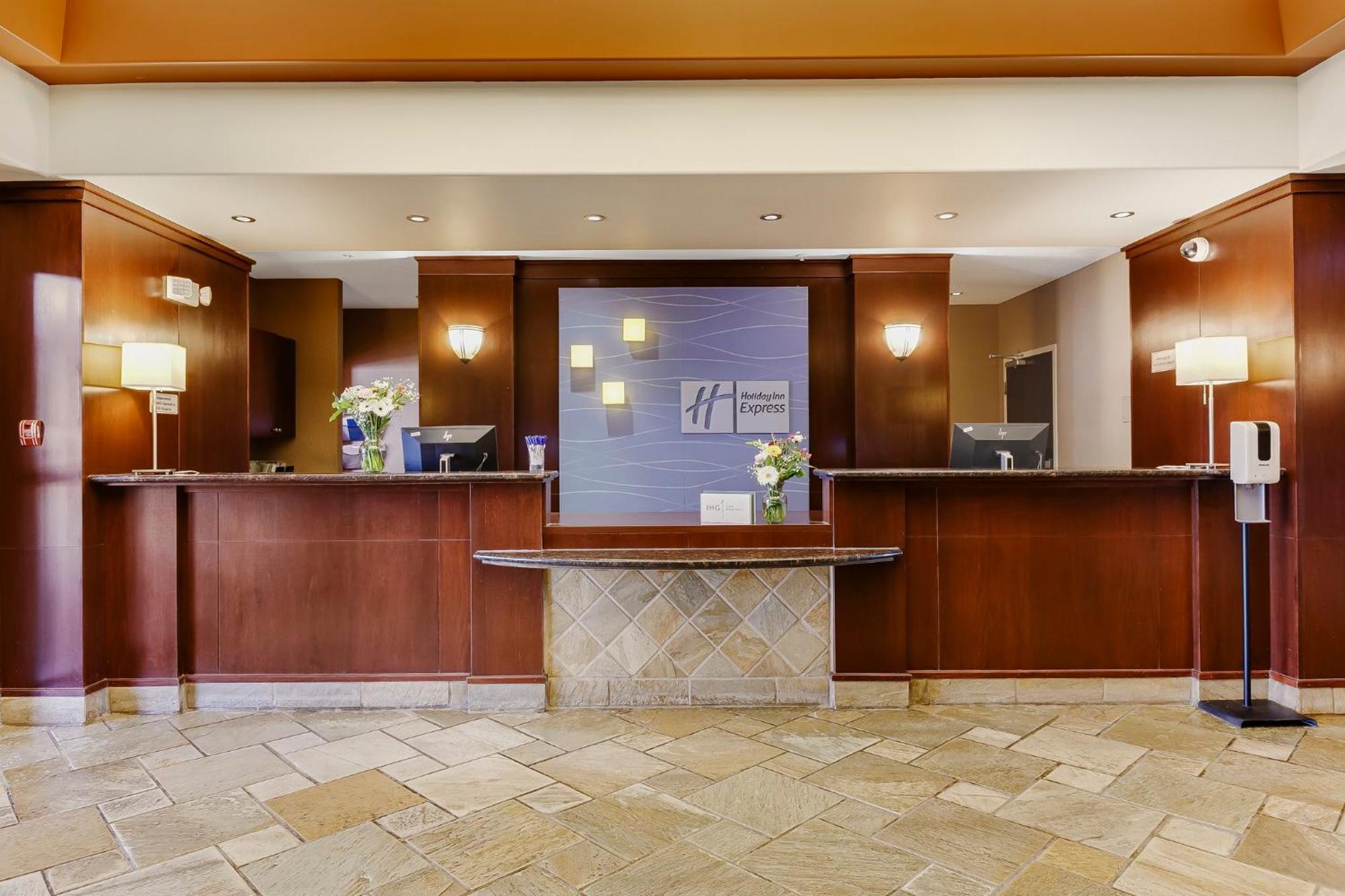 Holiday Inn Express & Suites Whitecourt By Ihg Zewnętrze zdjęcie
