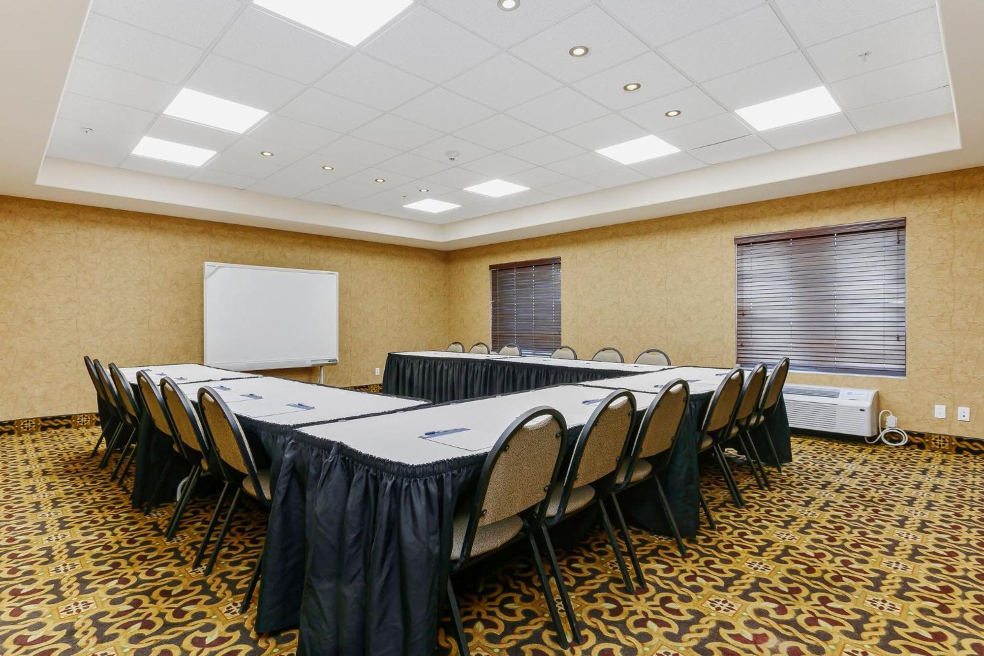 Holiday Inn Express & Suites Whitecourt By Ihg Zewnętrze zdjęcie