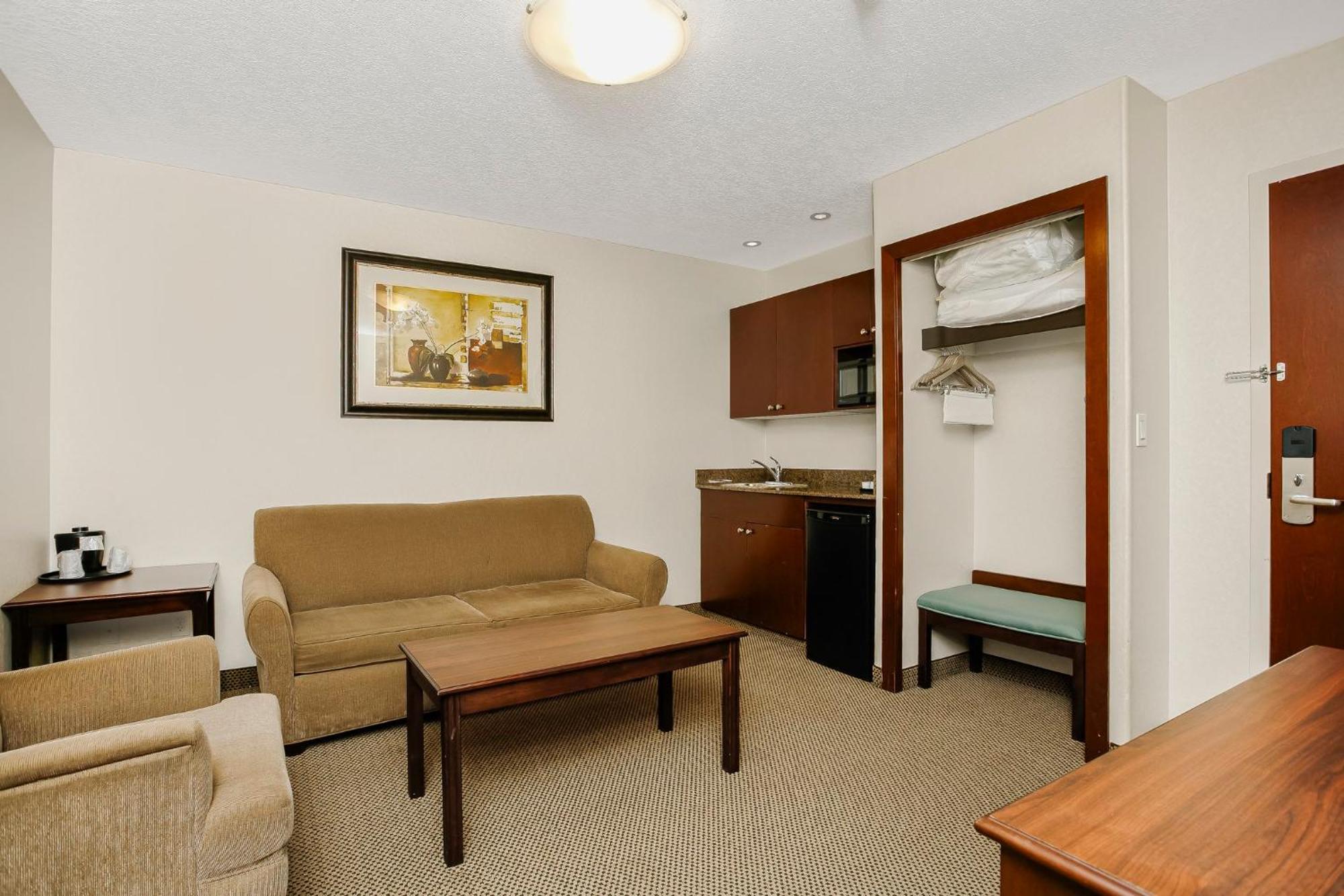 Holiday Inn Express & Suites Whitecourt By Ihg Zewnętrze zdjęcie